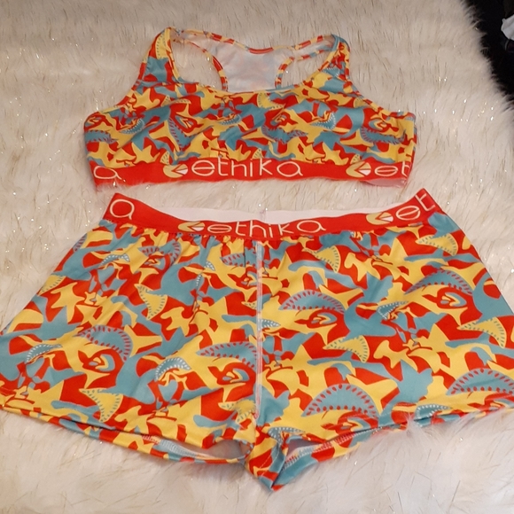 Athletic outfit - Picture 1 of 4